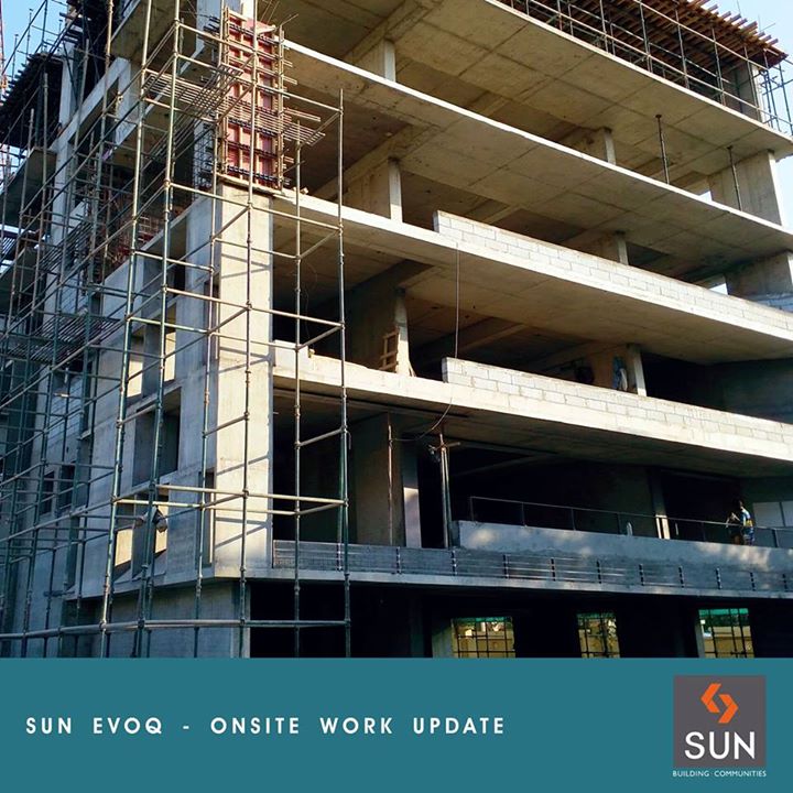 Sun Evoq is shaping itself in a marvelous shape. 
Sharing work in progress of the upcoming landmark by Sun Builders Group.
Know more about Sun Evoq: sunbuilders.in/Sun-Evoq
