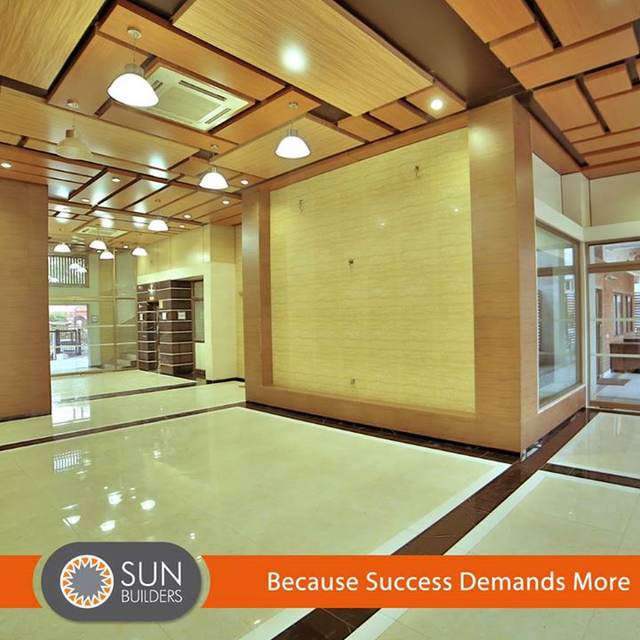 Sun Square by Sun Builders Group, brings you the perfect combination of aesthetics, efficiency, and technology to create inspired workspaces on Ahmedabad's iconic CG Road.