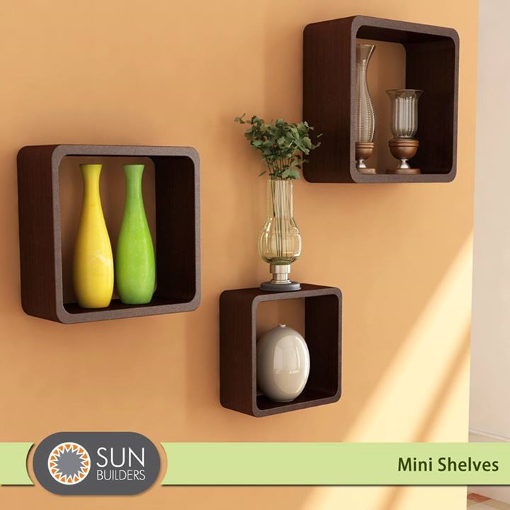 Mini shelves are hot! It’s not exclusively about storing anymore but the shelf becomes an art object or displays just one or two pieces. It’s meant to be an eye catcher, a way of showing whatever treasure you want to highlight. #stylish #homedecor