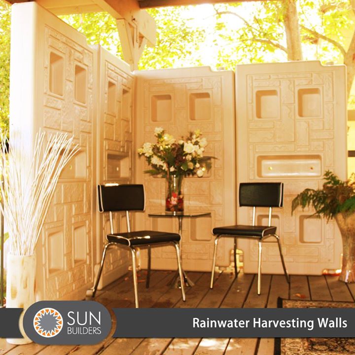 The rainwater harvesting wall is a dual sided tank and can be used as a simulated free standing fence, wall attraction or a living wall while being easily adaptable to all around the house due of its flexible size. #sustainable #bestpractices