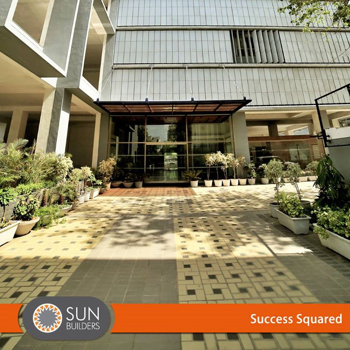 The perfect blend of corporate elegance, business efficiency and aesthetic appeal makes Sun Square one of the best located and the most desired business address in Ahmedabad. #corporate #offices #showrooms