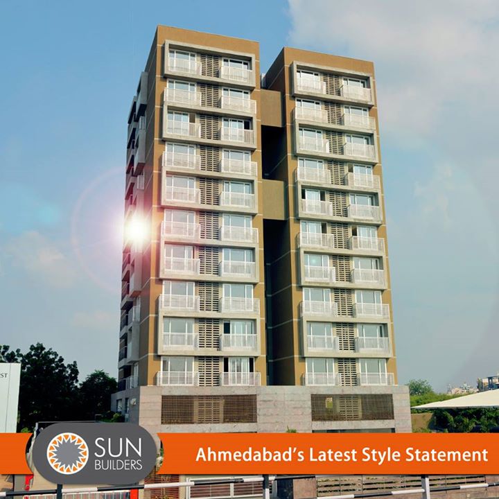 Living at Sun Embark 4BHK Sky Suites by Sun Builders Group, gives you a privileged access to a world of luxury that is nothing less than spectacular. #luxurious #lifestyle