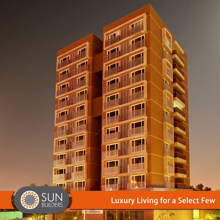Sun Embark 4BHK Sky Suites by Sun Builders Group seeks to make everything you imagined about posh lifestyle a reality. #Luxurious #Lifestyle