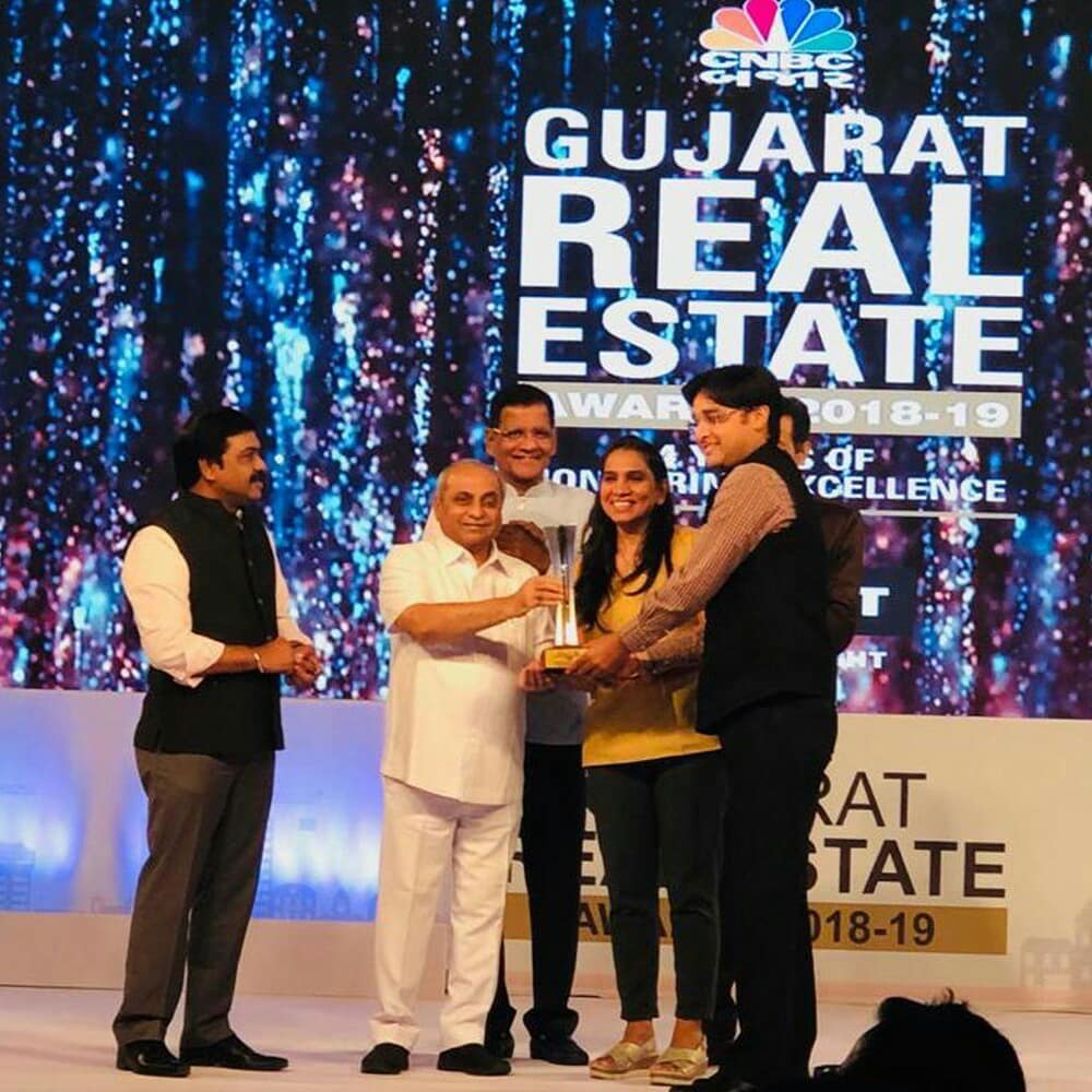 It's a humbling experience to be acknowledged for our hard work, consecutive 4times in a month! It’s raining awards for us at Sun Builders Group!

We're ecstatic to share with you that #SunSouthPark was recently awarded at the @cnbc Bazaar Gujarat Real Estate Awards 2018-19!

#GujaratRealEstateAwards #ProudMoments #SunBuildersGroup #RealEstate #Ahmedabad #Gujarat