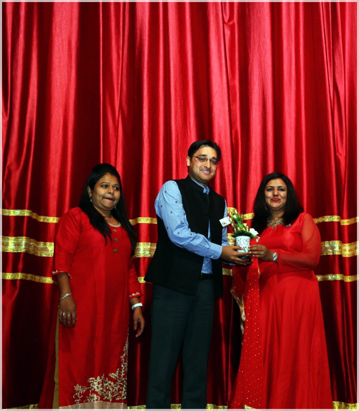 Sun Builders Group is committed to extend its continuous support to the Women's Realtors Association in all their endeavours, glimpses from the #Womensday celebration where the women in real estate were felicitated.
#SunBuildersGroup #WomenInRealEstate #WomenEmpowerment https://t.co/EFI2eiVETf
