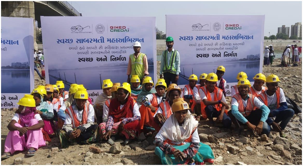 Towards a better & cleaner Sabarmati!

Humbled to be a part of the #SwachhSabarmatiMahaabhiyan with AMC-Amdavad Municipal Corporation to enhance the beauty of riverfront.

#SunCares #EnvironmentDay #Ahmedabad #SabarmatiRiverFront #SunBuildersGroup https://t.co/5vouEl25eB