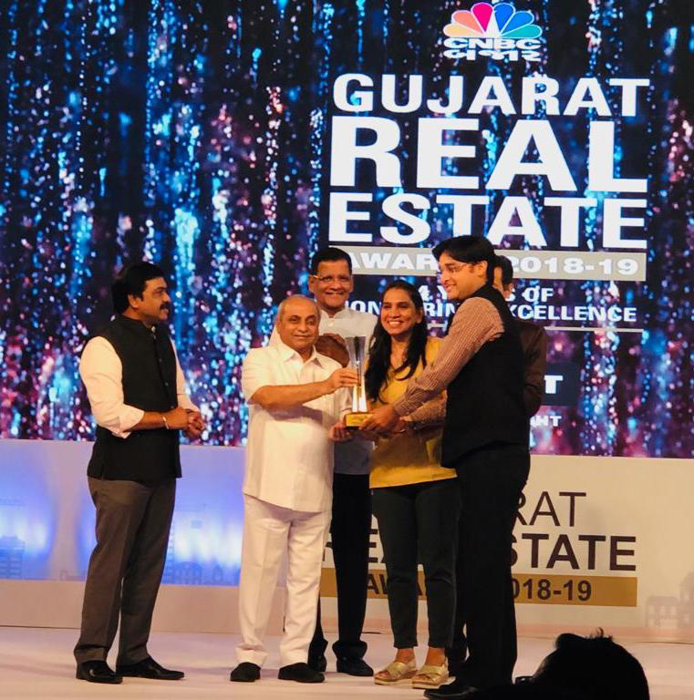 It's a humbling experience to be acknowledged for our hard work, consecutive 4times in a month! It’s raining awards for us at #SunBuildersGroup!

We're ecstatic to share with you that #SunSouthPark was recently awarded at the #GujaratRealEstateAwards 2018-19!

 #ProudMoments https://t.co/kkOvsQtEao