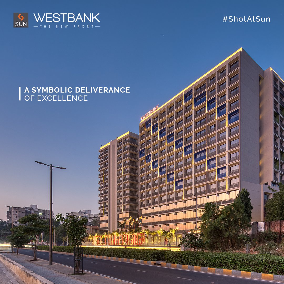 The latest business hub with Ashram Road to its one side and The Riverfront on the other, Sun WestBank is an absolute visual treat.

#SunBuildersGroup #SunBuilders #SunWestBank #ShotAtSun #Commercial #Offices #Retail #AshramRoad #RiverFront #PossessionReady #BuildingCommunities https://t.co/PKjHxLJ8E3