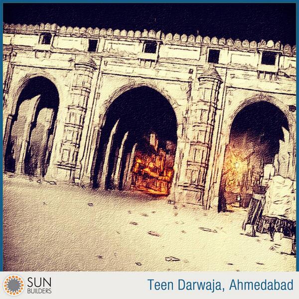 One of the longest & oldest gateways of old #Ahmedabad, #TeenDarwaza is ornate with beautiful carvings #architecture http://t.co/Cc48nxBrmf